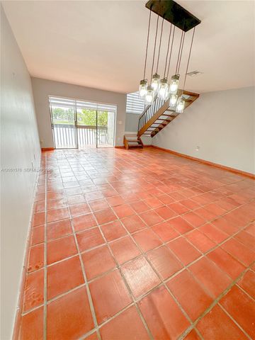 10000 NW 9th St Cir 21, Miami, FL 33172