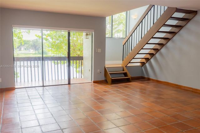 10000 NW 9th St Cir 21, Miami, FL 33172