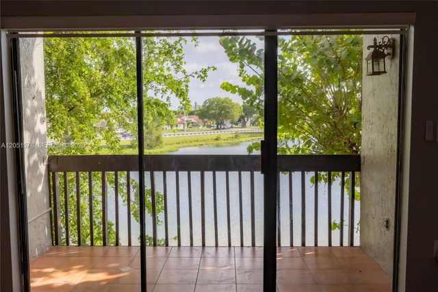 10000 NW 9th St Cir 21, Miami, FL 33172