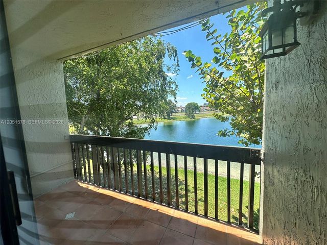 10000 NW 9th St Cir 21, Miami, FL 33172