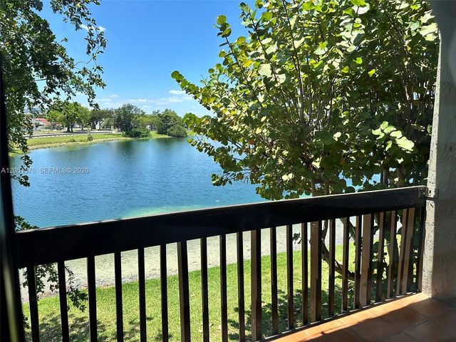 10000 NW 9th St Cir 21, Miami, FL 33172