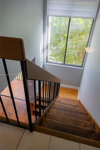 10000 NW 9th St Cir 21, Miami, FL 33172