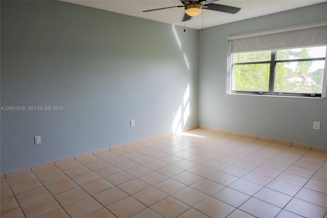10000 NW 9th St Cir 21, Miami, FL 33172