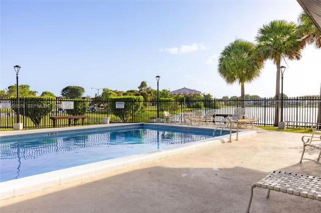 10000 NW 9th St Cir 21, Miami, FL 33172