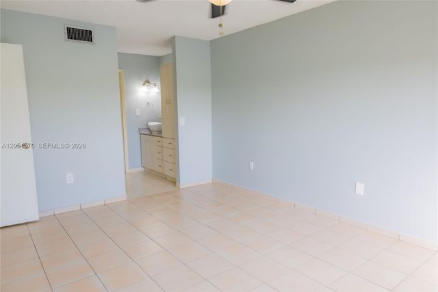 10000 NW 9th St Cir 21, Miami, FL 33172