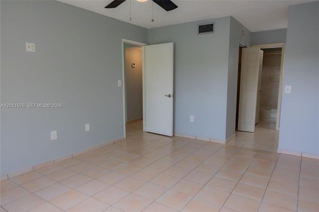 10000 NW 9th St Cir 21, Miami, FL 33172