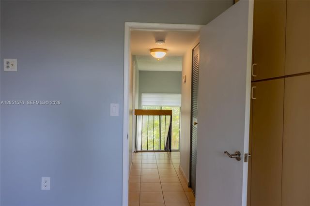 10000 NW 9th St Cir 21, Miami, FL 33172