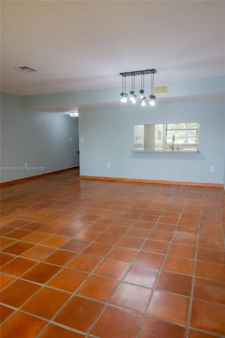 10000 NW 9th St Cir 21, Miami, FL 33172