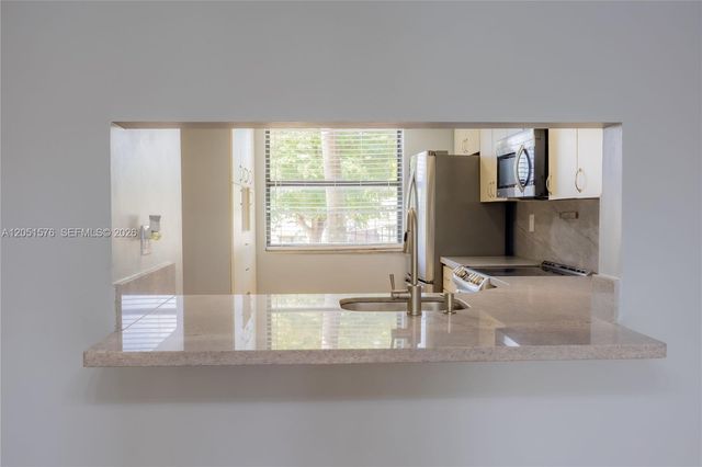 10000 NW 9th St Cir 21, Miami, FL 33172
