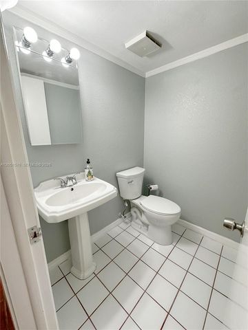 10000 NW 9th St Cir 21, Miami, FL 33172