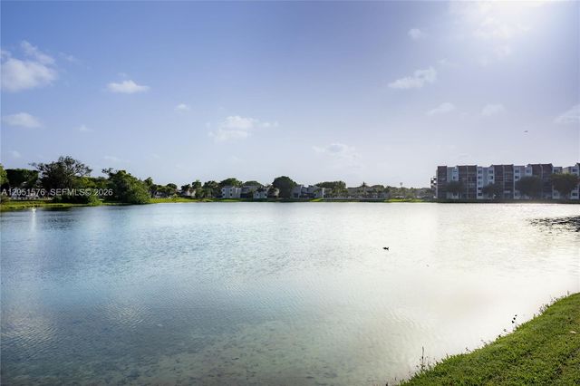 10000 NW 9th St Cir 21, Miami, FL 33172