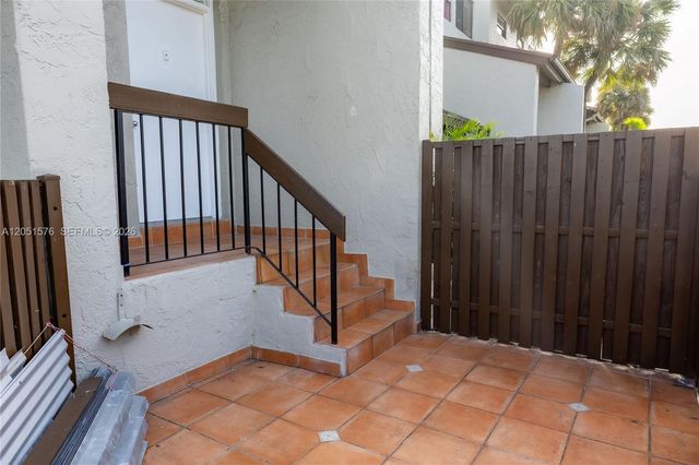 10000 NW 9th St Cir 21, Miami, FL 33172