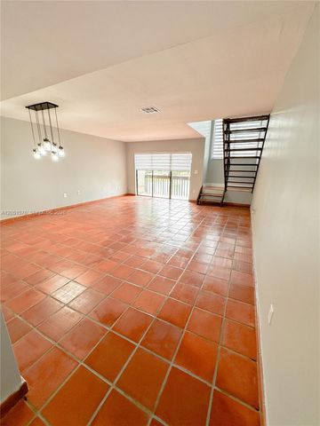 10000 NW 9th St Cir 21, Miami, FL 33172