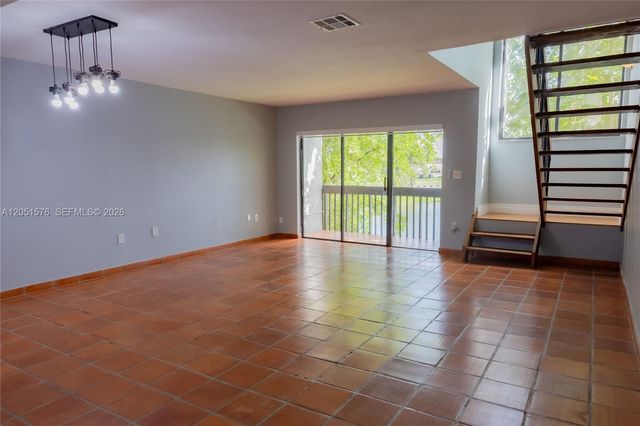 10000 NW 9th St Cir 21, Miami, FL 33172