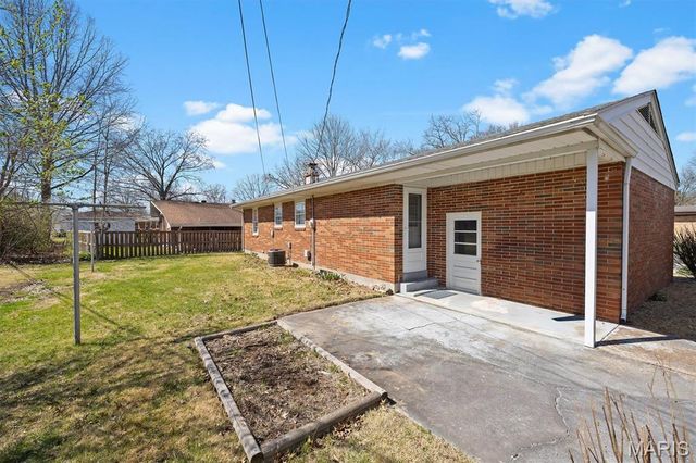 628 Roanoke Drive, Edwardsville, IL 62025