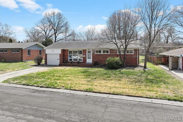 628 Roanoke Drive, Edwardsville, IL 62025