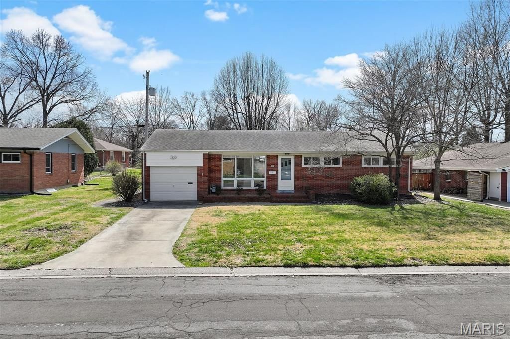 628 Roanoke Drive, Edwardsville, IL 62025