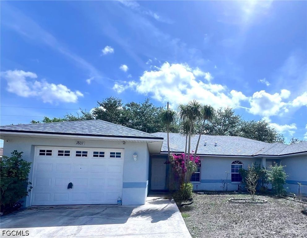 1809 SW Santa Barbara PL, Cape Coral, FL 33991