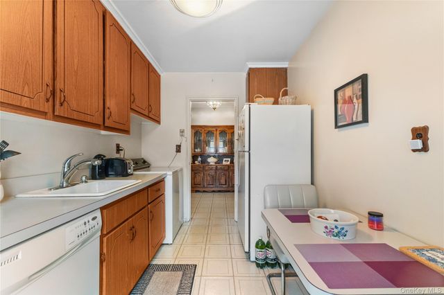 58 Lawrence Court A, White Plains, NY 10603