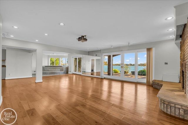 770 N Riverside Street, St Clair, MI 48079