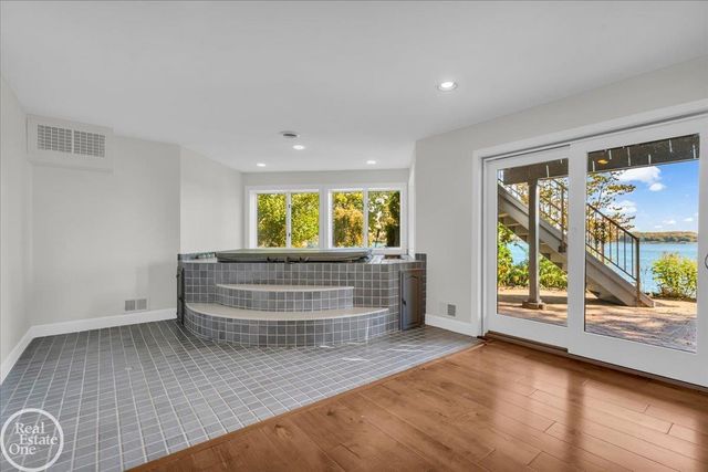 770 N Riverside Street, St Clair, MI 48079