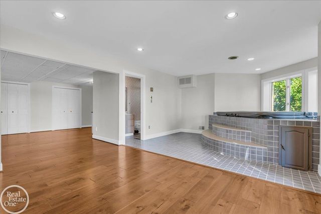 770 N Riverside Street, St Clair, MI 48079