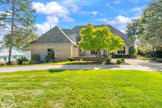 770 N Riverside Street, St Clair, MI 48079