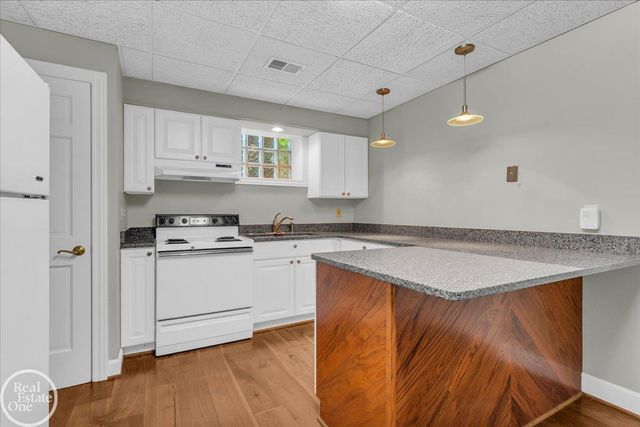 770 N Riverside Street, St Clair, MI 48079