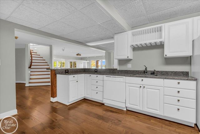 770 N Riverside Street, St Clair, MI 48079