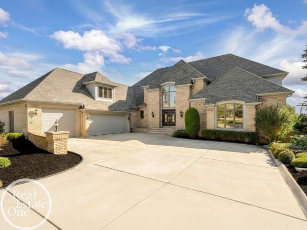 770 N Riverside Street, St Clair, MI 48079