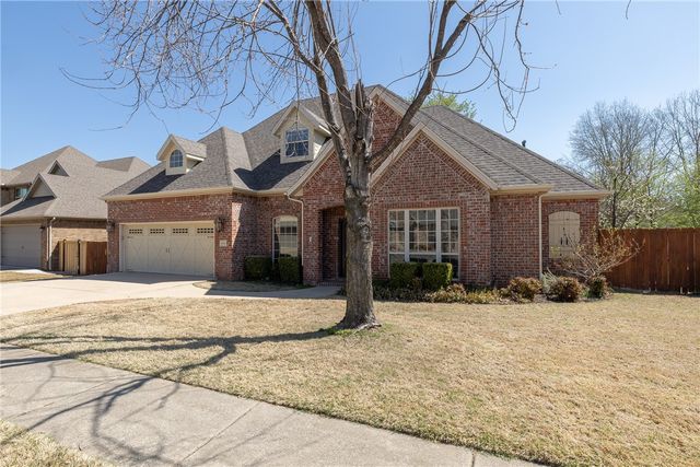 1888 N Candleshoe Drive, Fayetteville, AR 72701