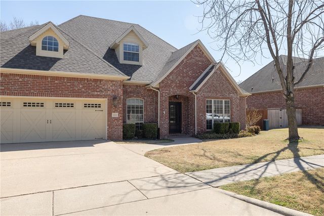 1888 N Candleshoe Drive, Fayetteville, AR 72701