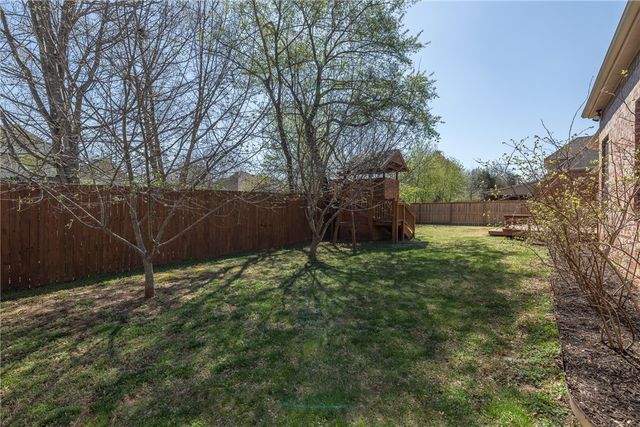 1888 N Candleshoe Drive, Fayetteville, AR 72701