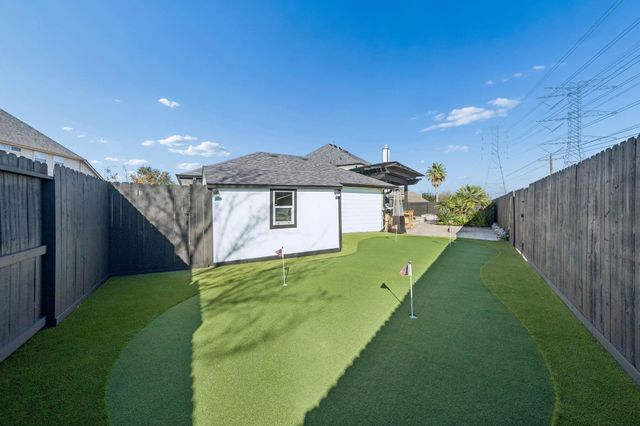 3305 Oak Dale Way, Seabrook, TX 77586