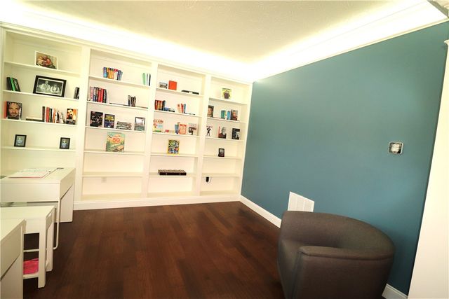 10509 Wallingsford Circle, Centerville, OH 45458