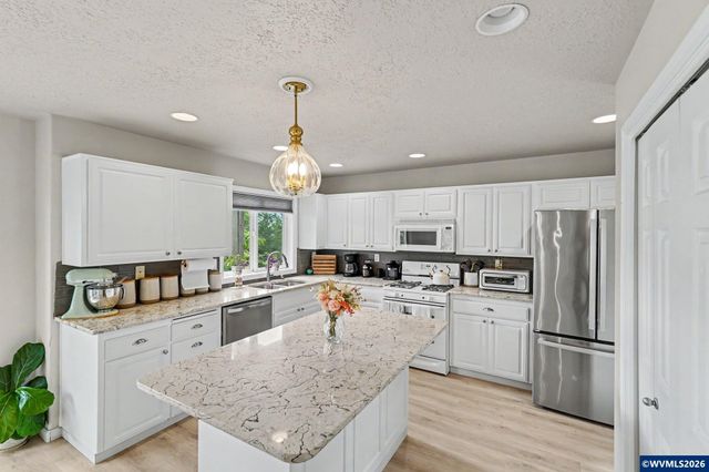 151 Breyonna Wy, Silverton, OR 97381
