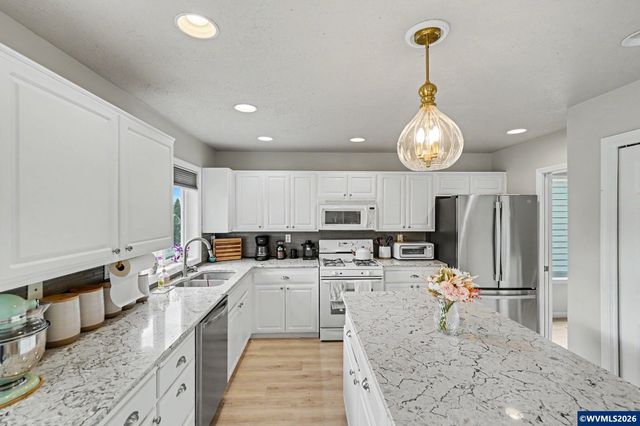 151 Breyonna Wy, Silverton, OR 97381