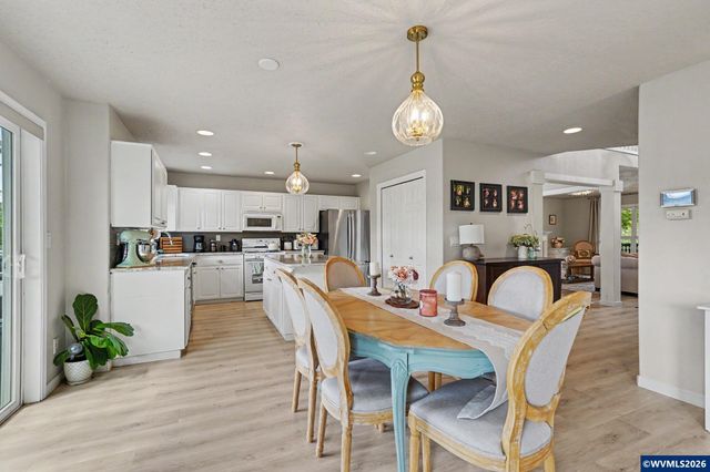 151 Breyonna Wy, Silverton, OR 97381