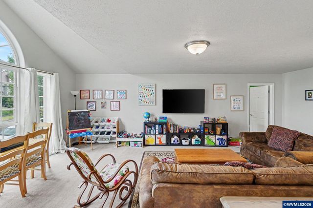 151 Breyonna Wy, Silverton, OR 97381