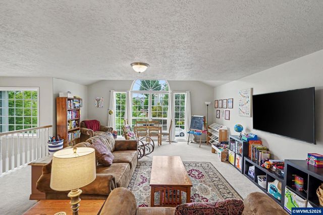 151 Breyonna Wy, Silverton, OR 97381