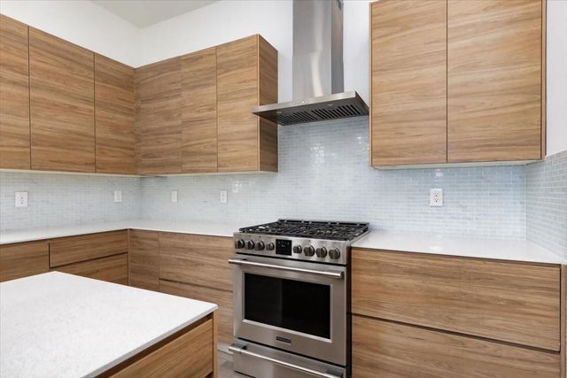 645 W 16th Street, Houston, TX 77008