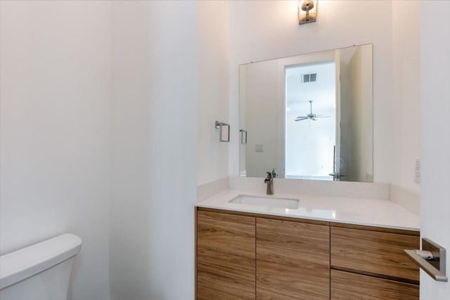 645 W 16th Street, Houston, TX 77008
