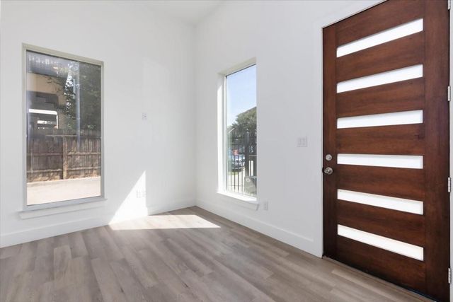645 W 16th Street, Houston, TX 77008