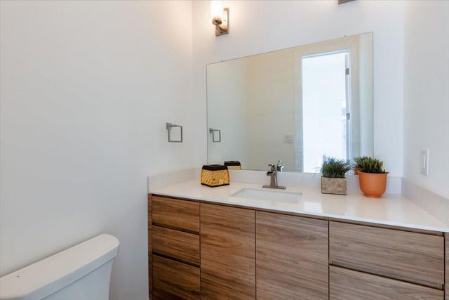 645 W 16th Street, Houston, TX 77008