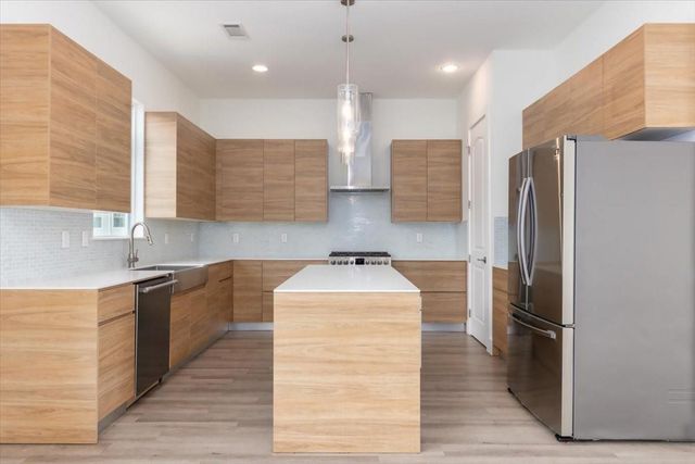 645 W 16th Street, Houston, TX 77008