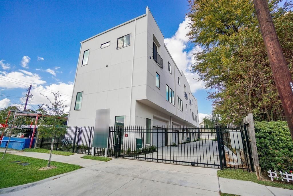 645 W 16th Street, Houston, TX 77008