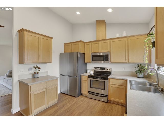 58685 NOBLE Rd, St Helens, OR 97051