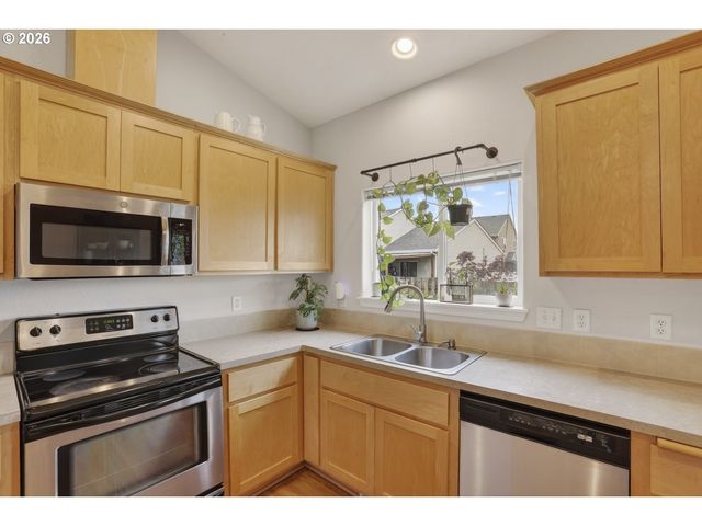 58685 NOBLE Rd, St Helens, OR 97051