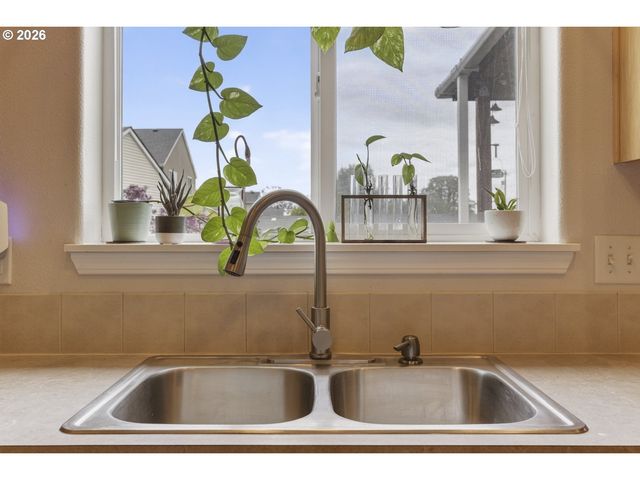 58685 NOBLE Rd, St Helens, OR 97051