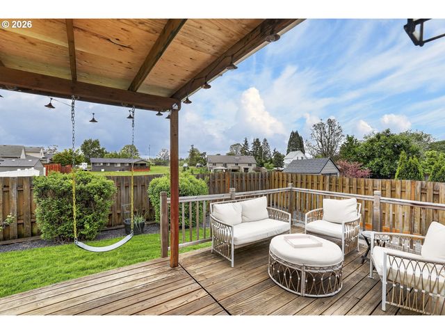 58685 NOBLE Rd, St Helens, OR 97051